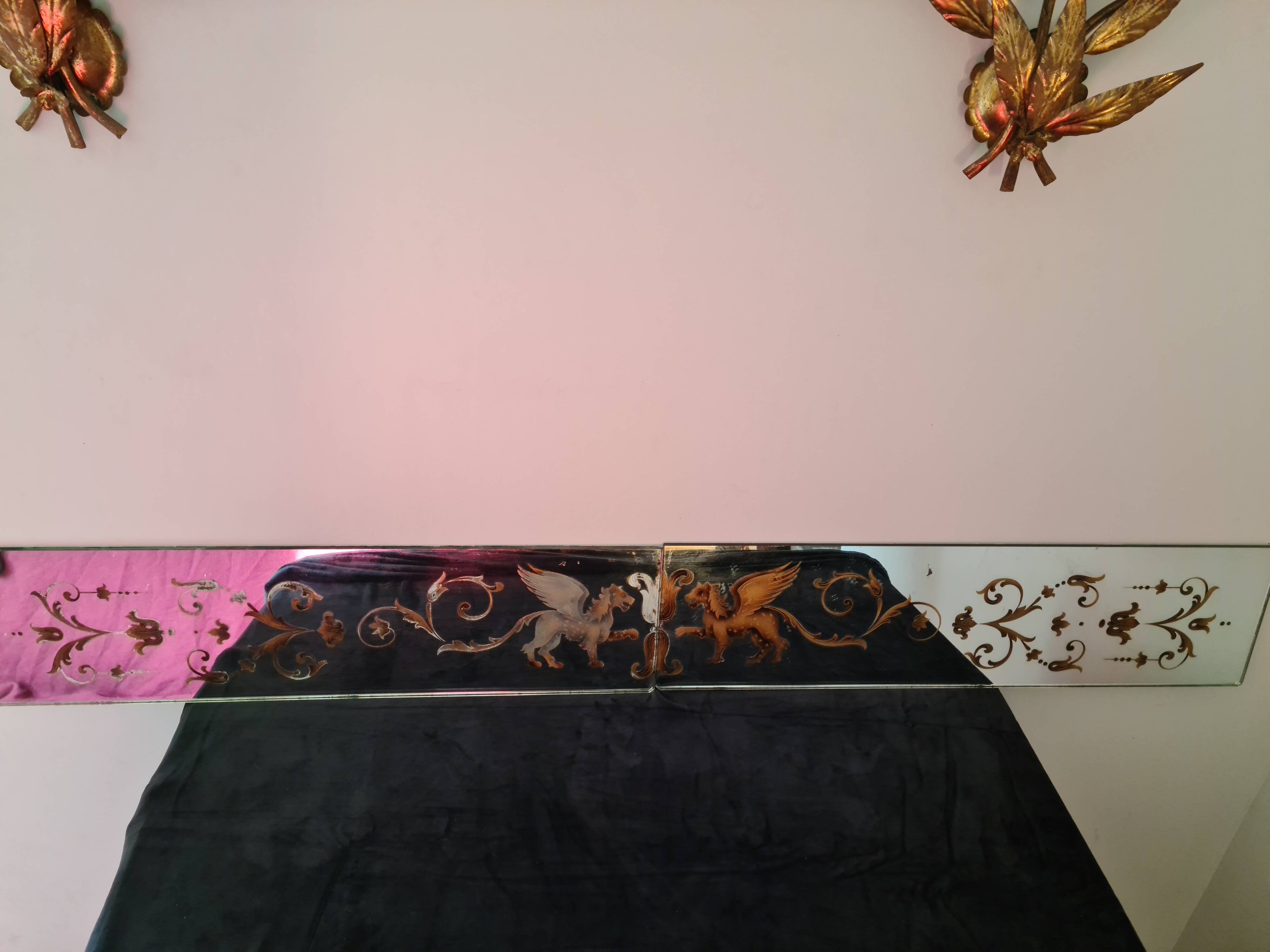 Pair of decorative panels in mirrors equalized