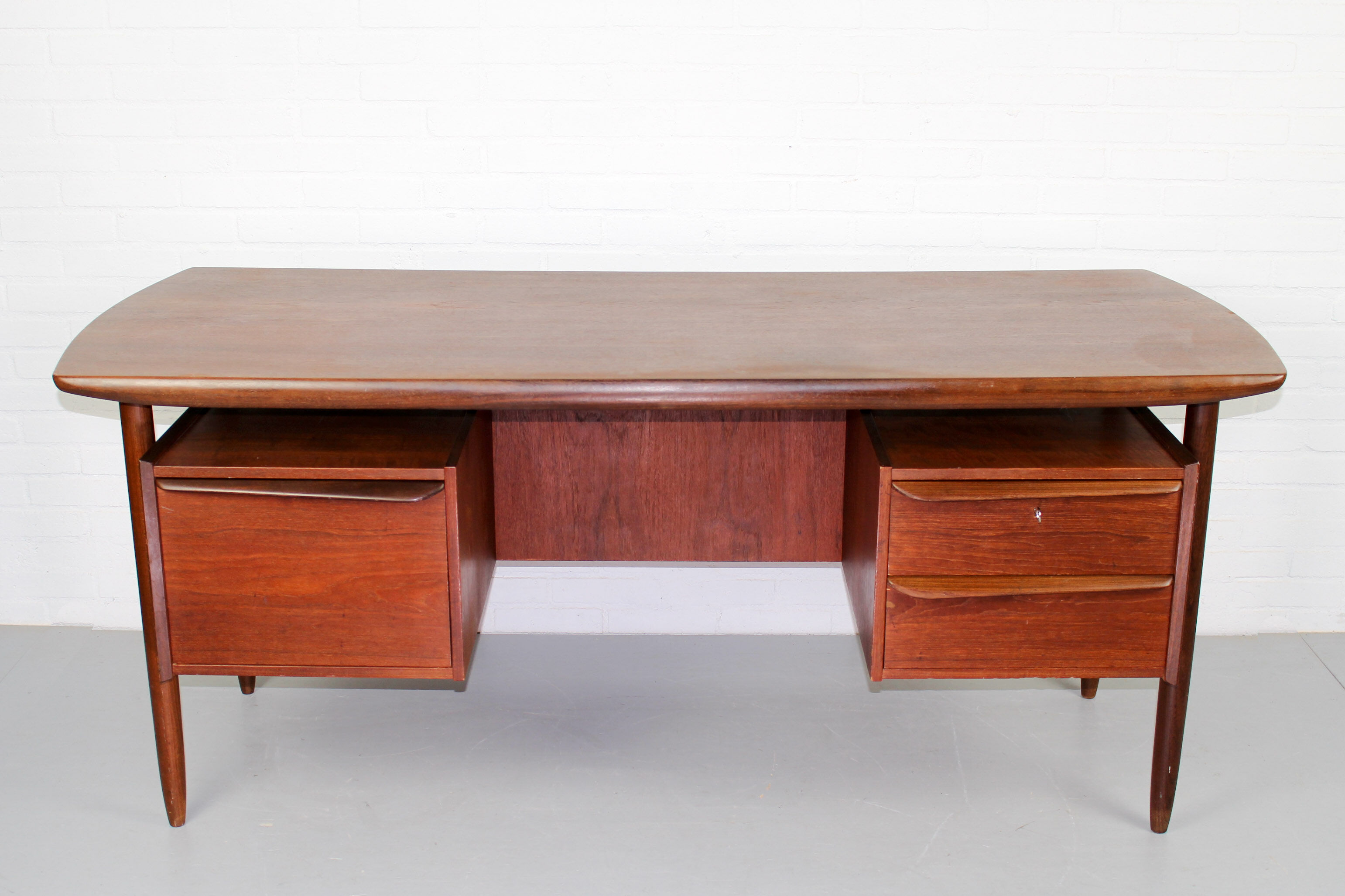 Writing desk by Tijsseling, 1950
