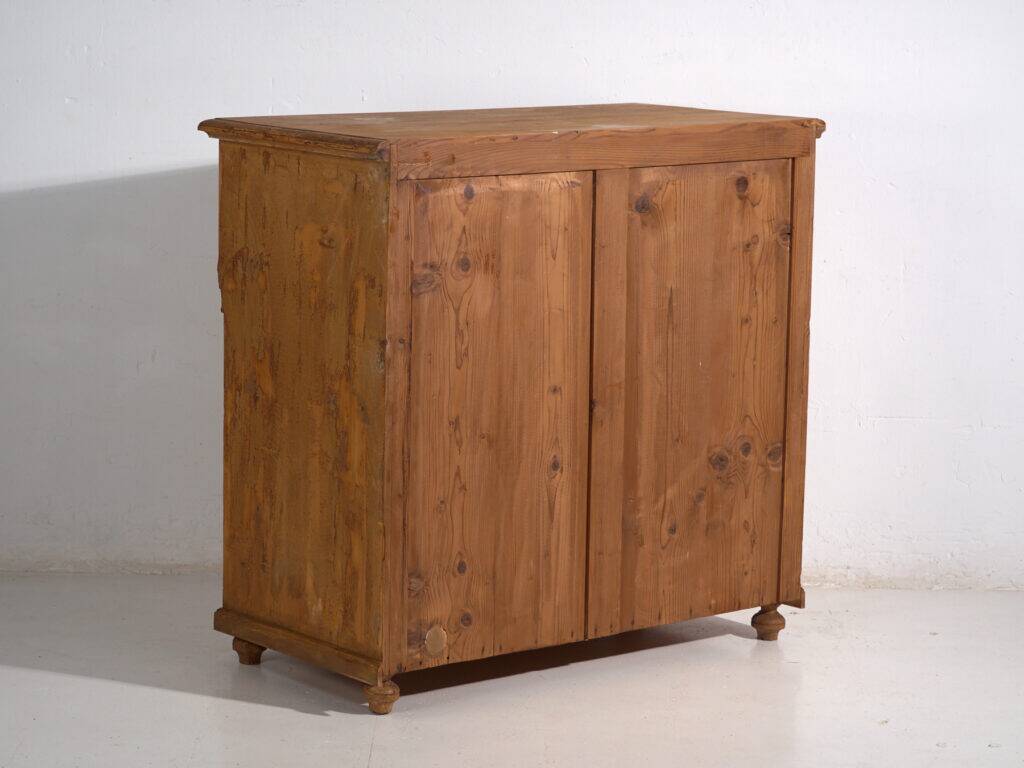 Commode ancienne en pin décapé – Meuble rustique européen primitif – circa
