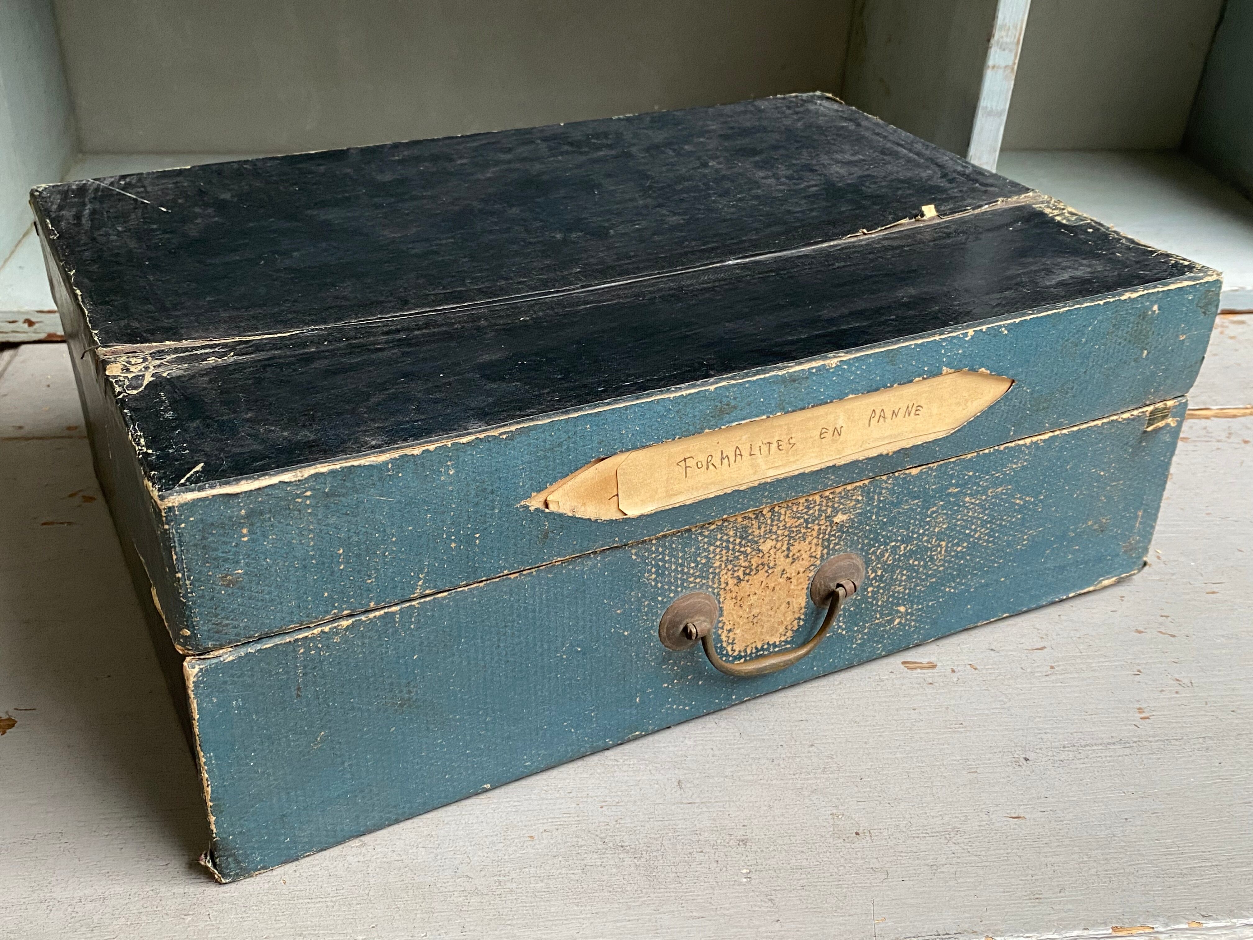 Former notary cardboard maker