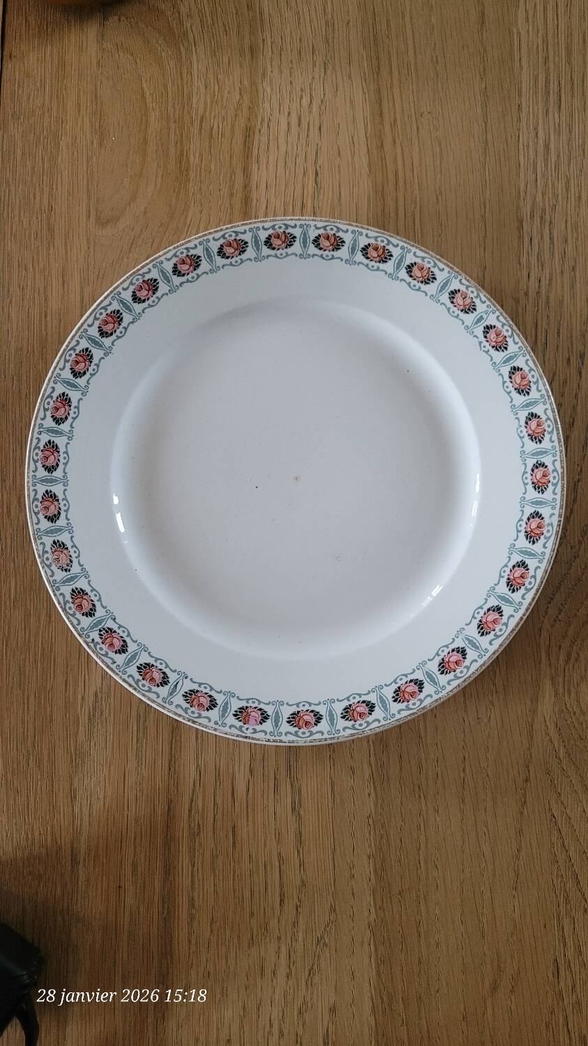 8 antique flat plates from Sté Céramique Maestricht