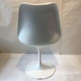 Saarinen chair