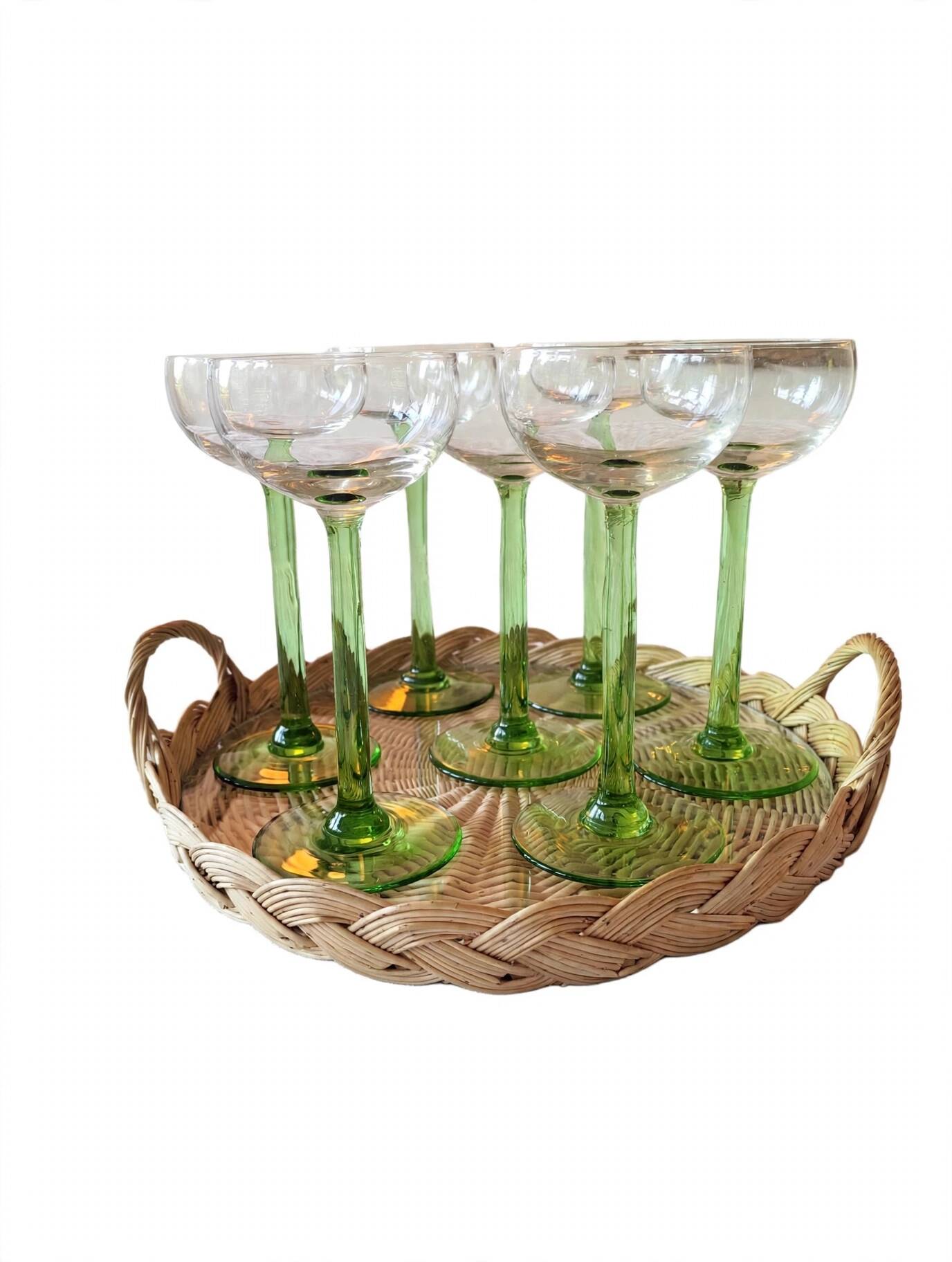 Lot of 7 champagne glasses from the 1970s and a vintage wicker and glass tray.