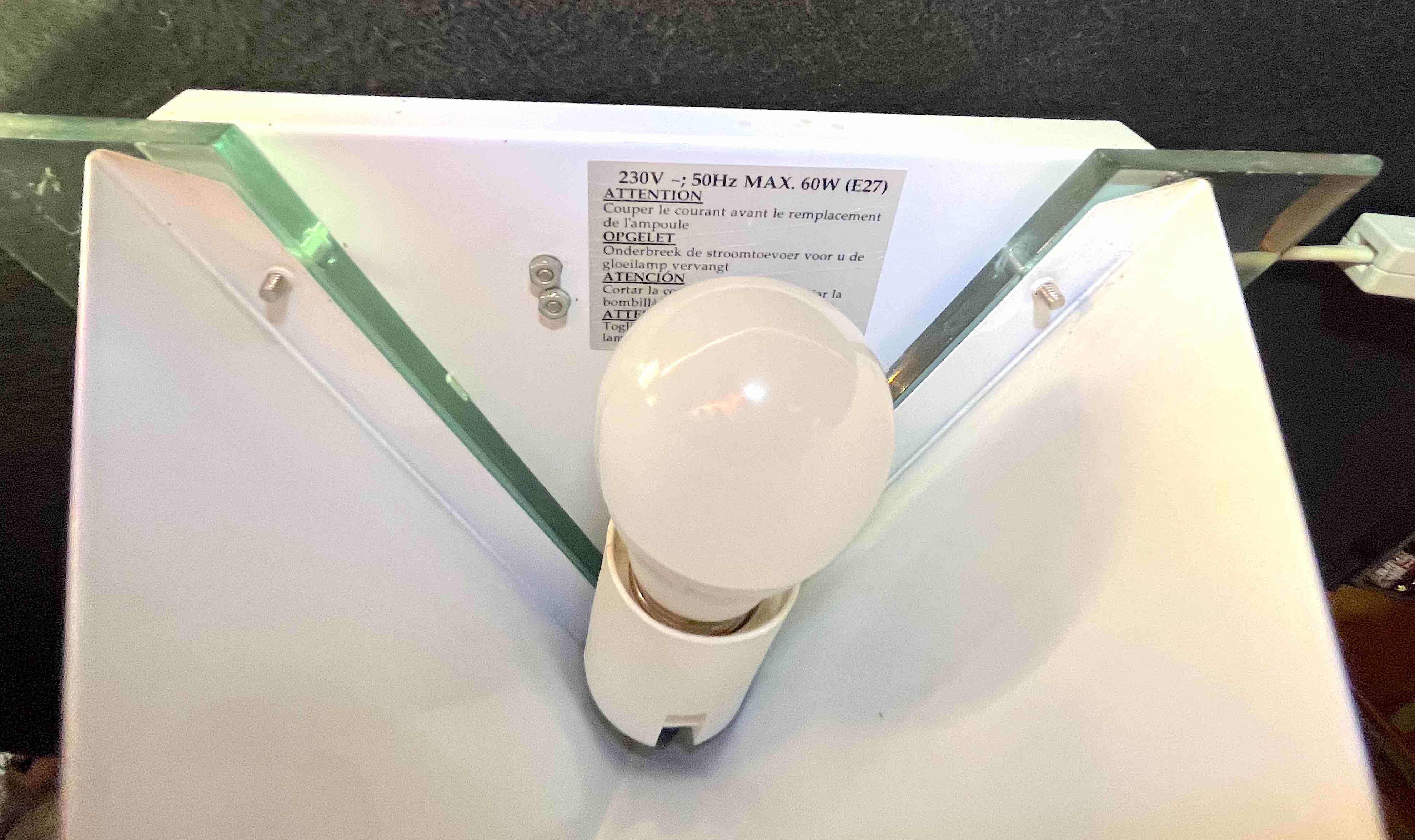 Pair of postmodern triangular sconces, gold metal and lucite, fin XX by Massive