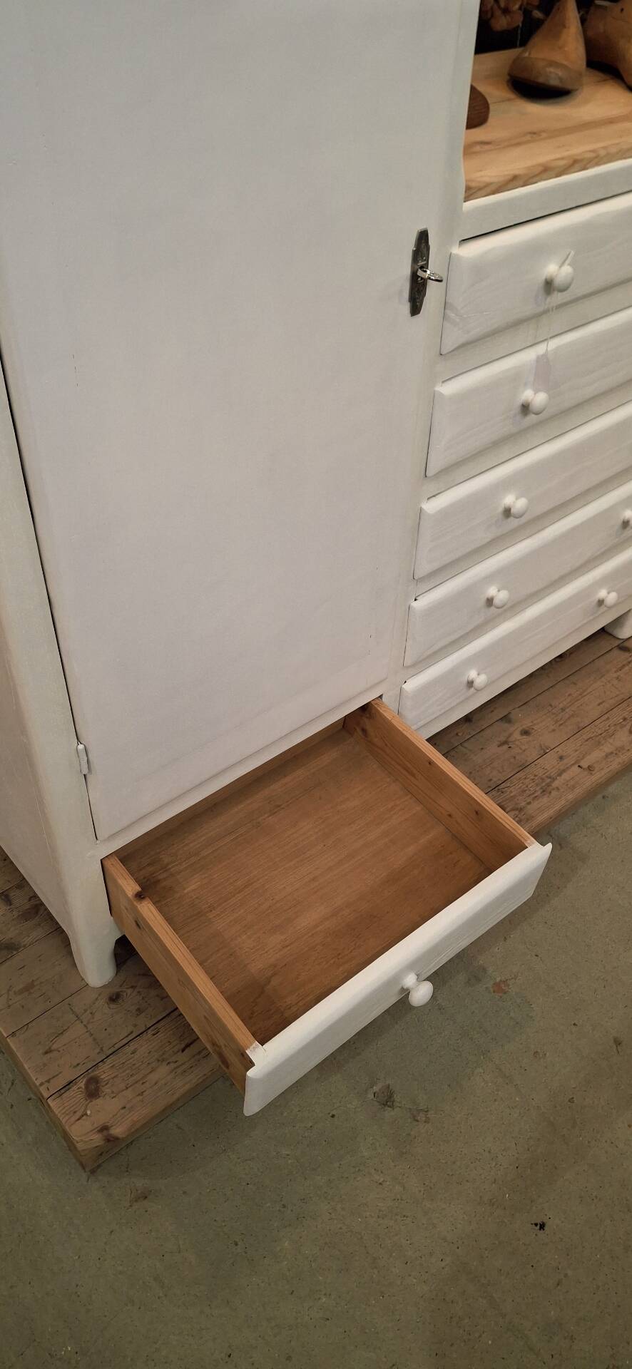 Asymmetrical wardrobe