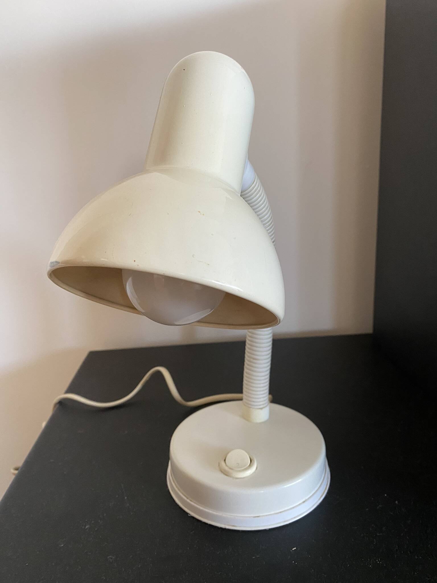 Desk lamp