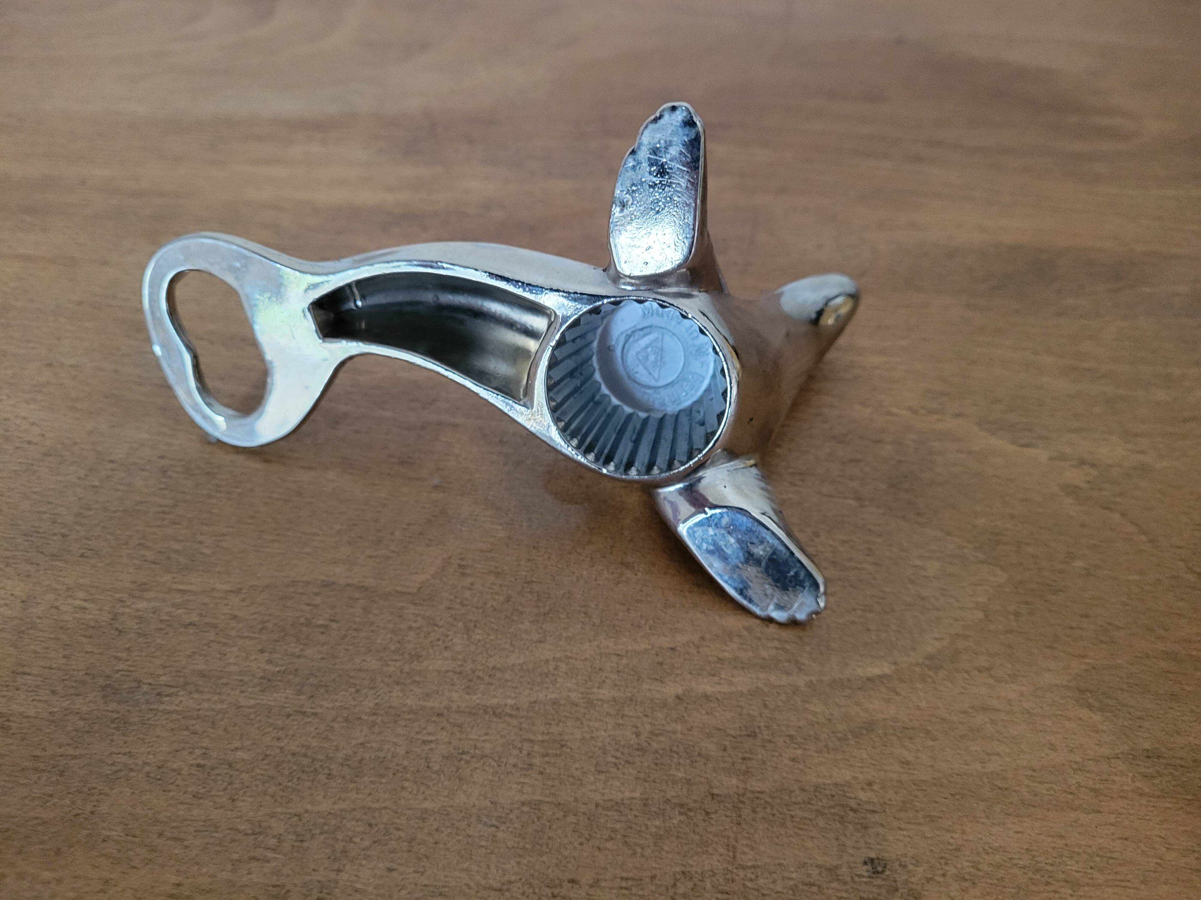 Zoomorphic decapsulator sea lion