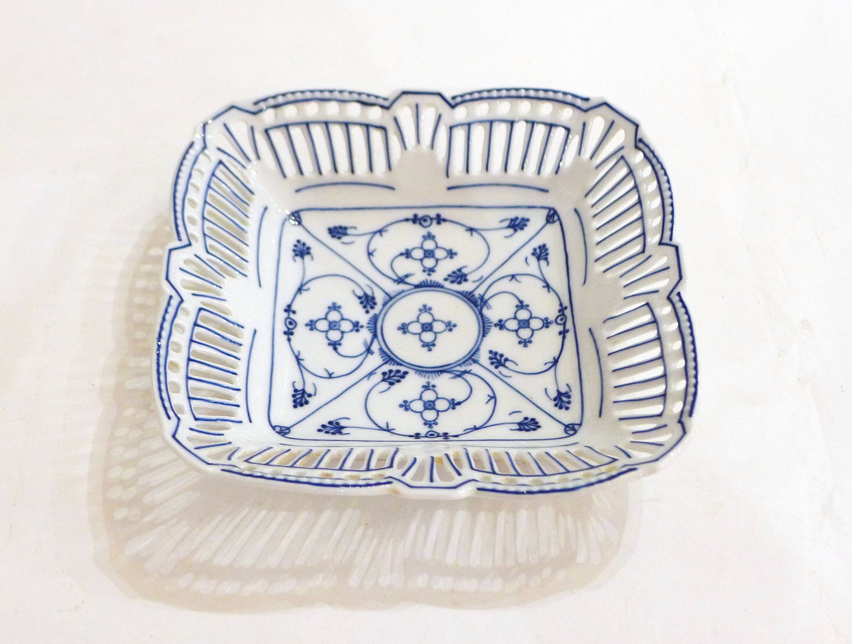 Porcelain cup, Copenhagen décor, early 20th century