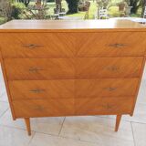 Oak chest of drawers