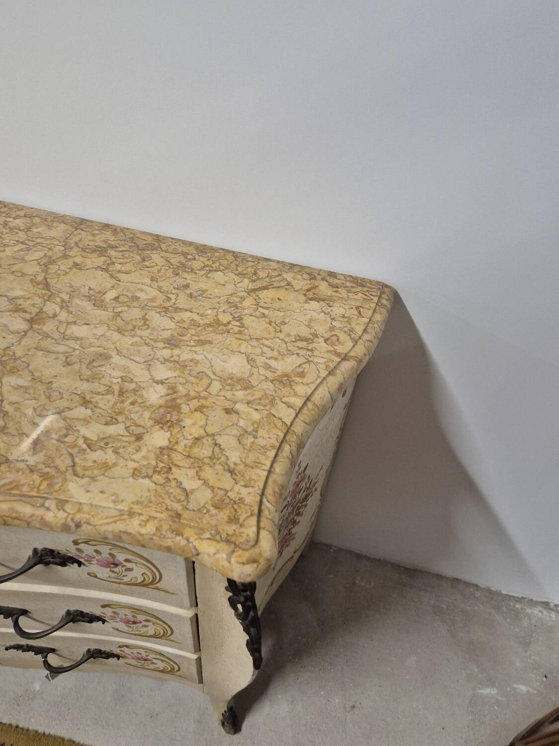 Louis XV style chest of drawers painted with flowers, Italian manufacture