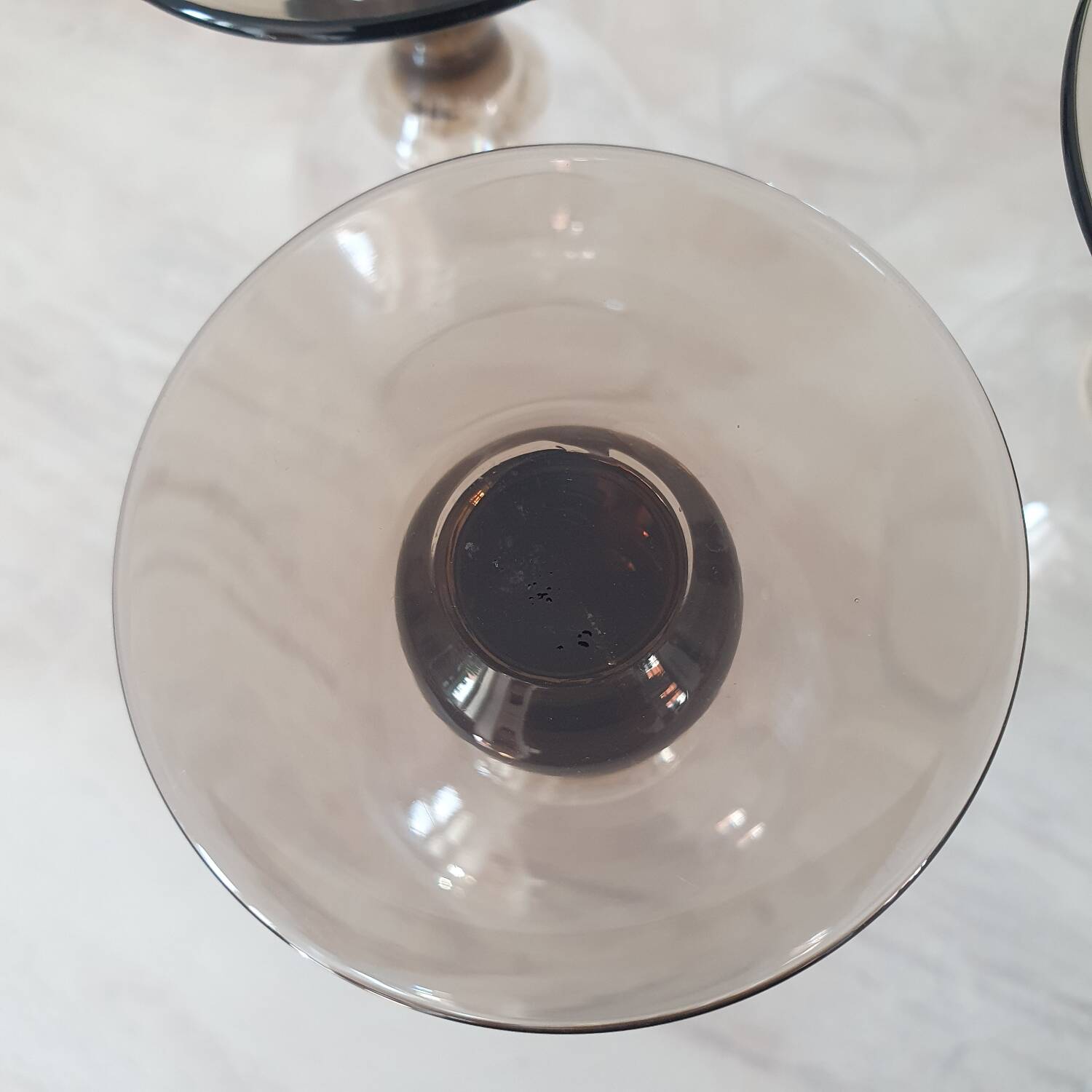 Champagne flutes with smoked brown glass feet