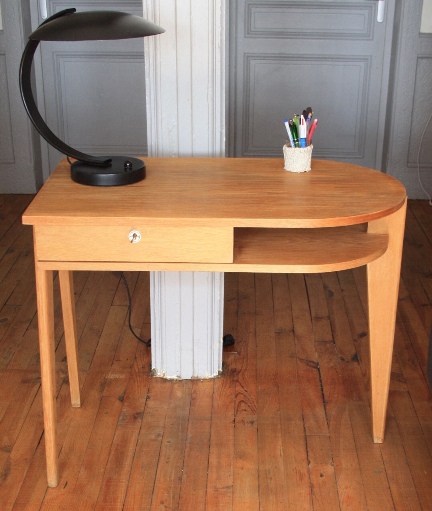 Bureau tripode