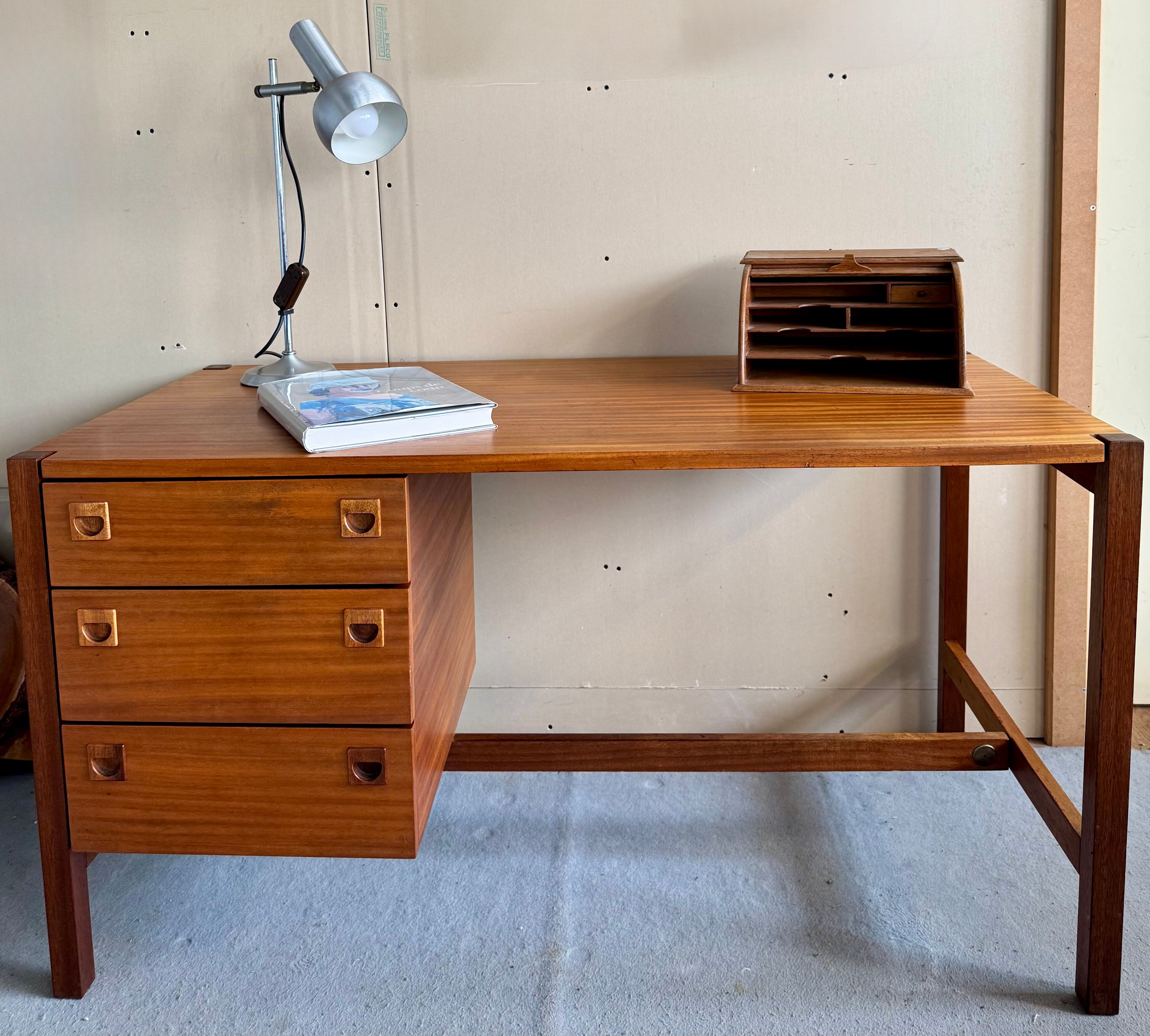 Bureau André Monpoix en Teck année 1960