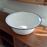 Old enameled basin