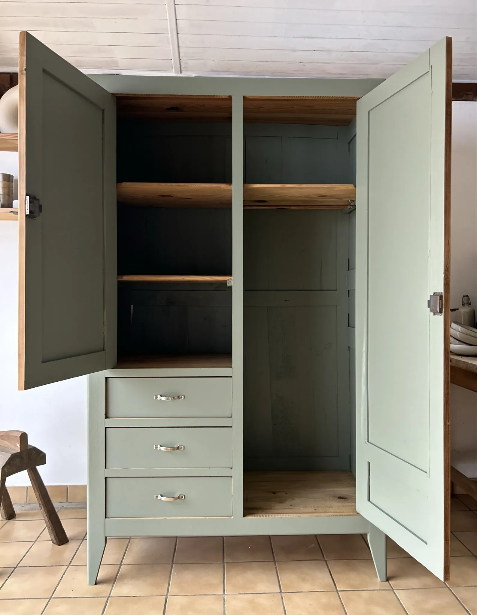 Armoire parisienne 