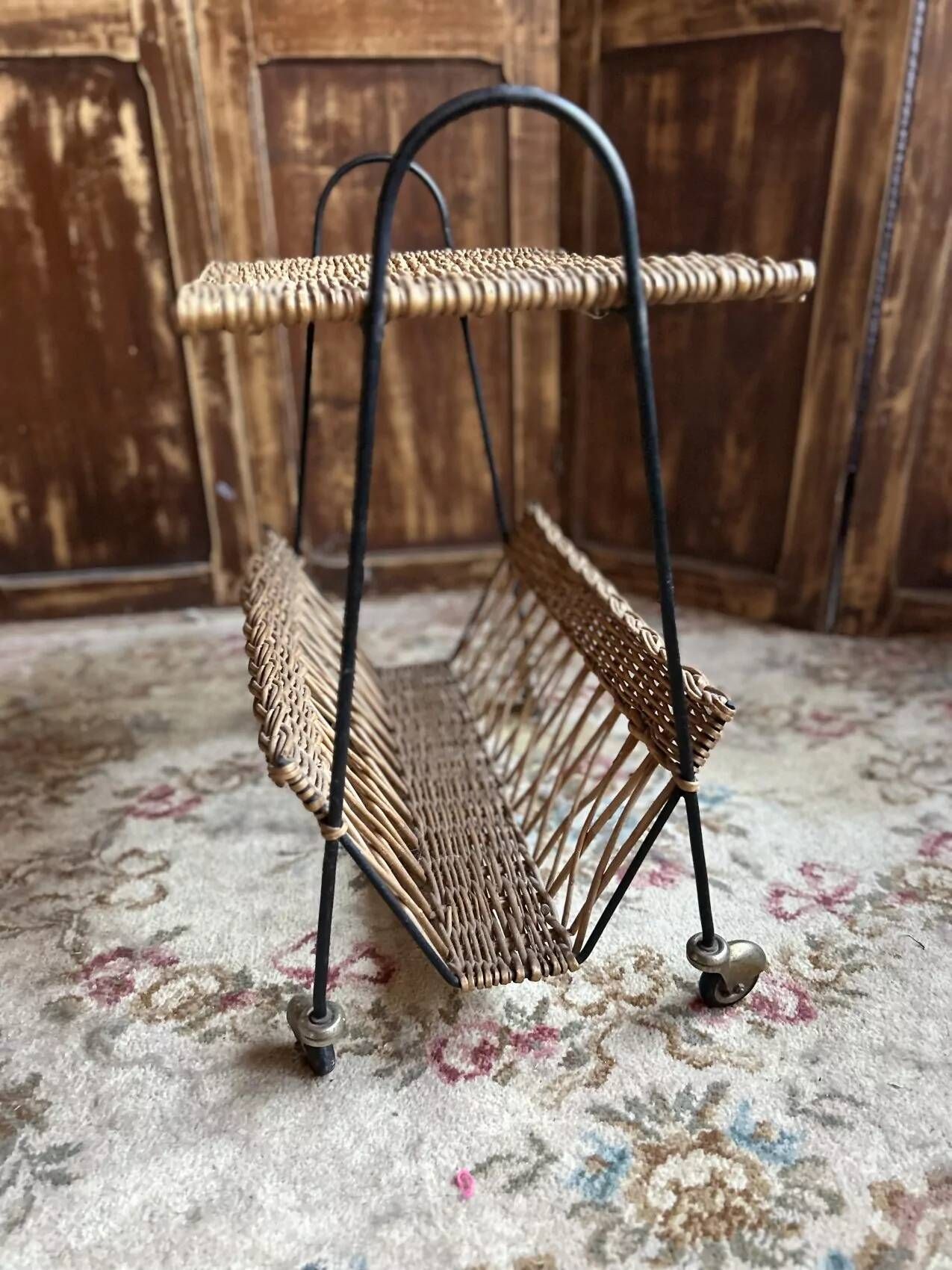 Rattan magazine rack, vintage from the 1960s.