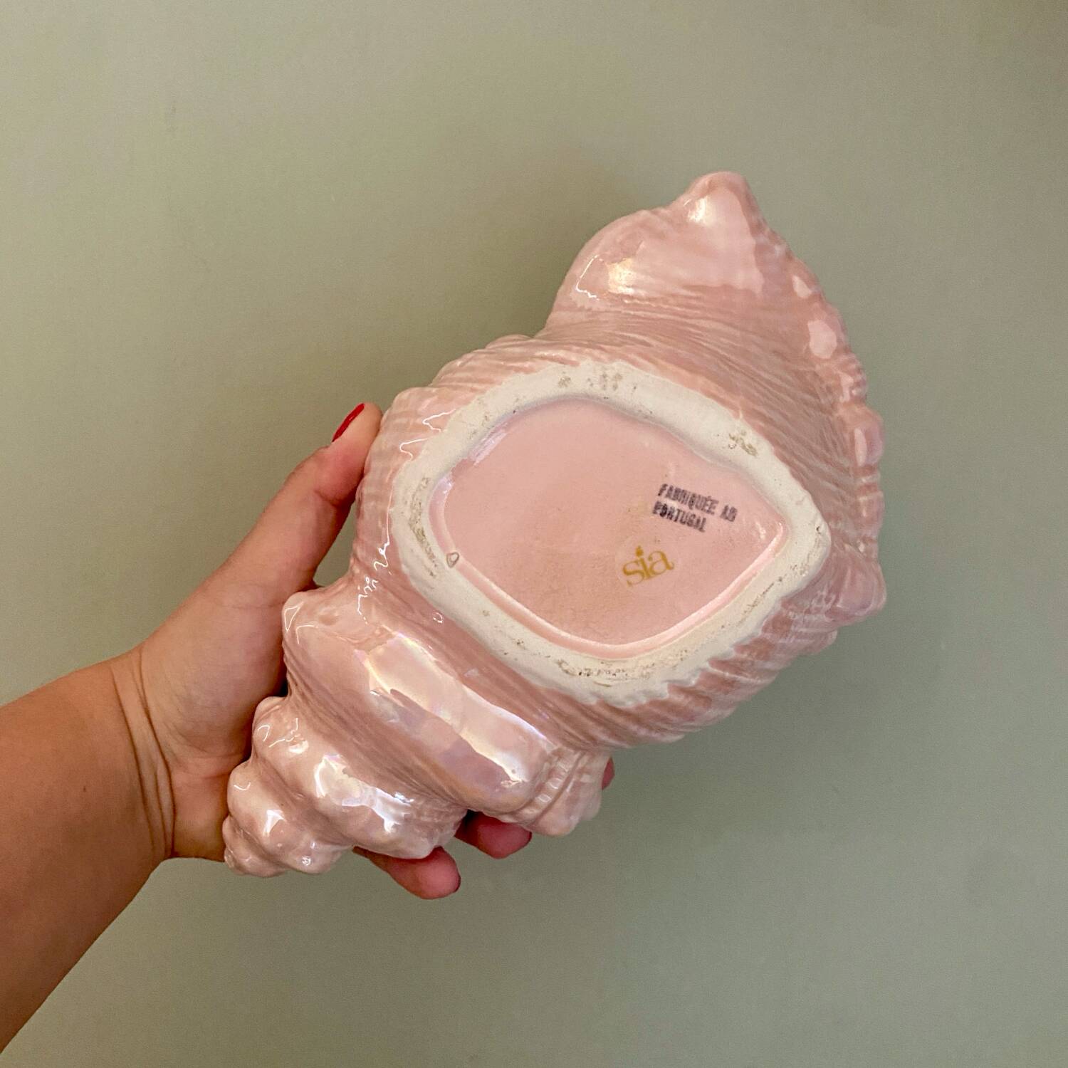 Vintage shell pot cover in pink pearly ceramic