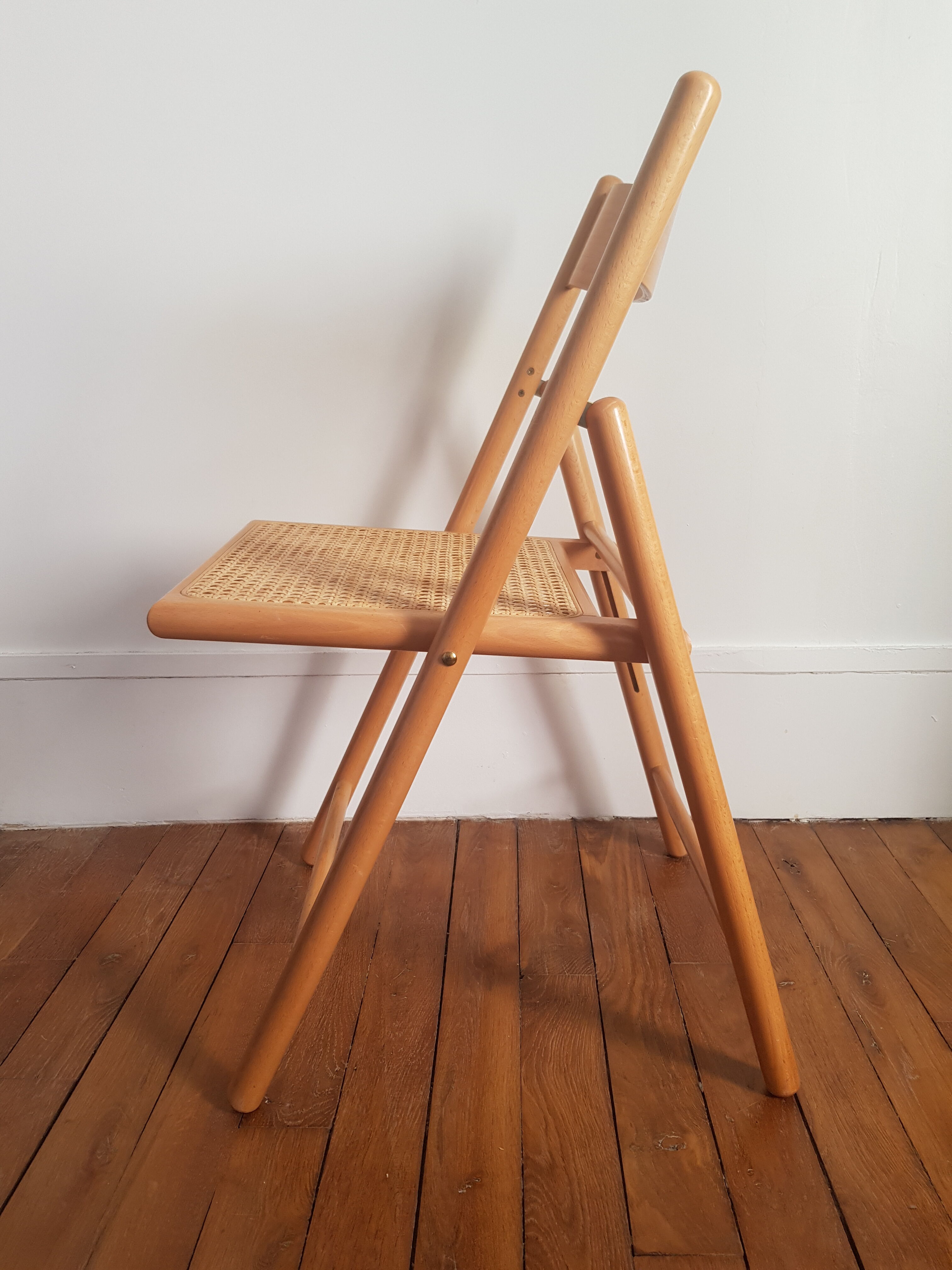 Cannee folding chair