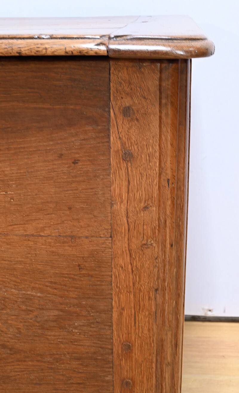 Important oak chest – late 19th century