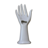 Main baguier blanche