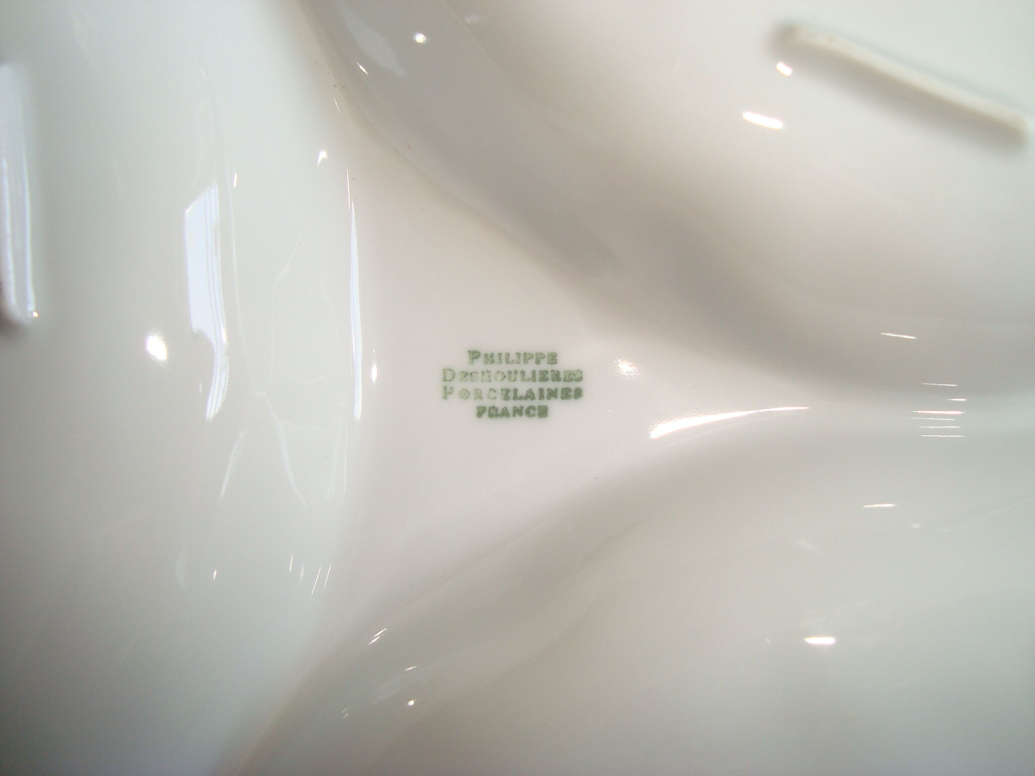 Flat compartmentalized philippe deshoulières porcelain white patterns in relief