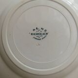 Iron earth plate