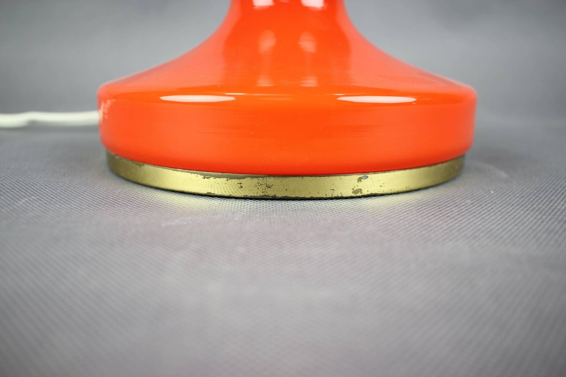 Lampe de table champignon en verre opalin orange tchèque des années 1970