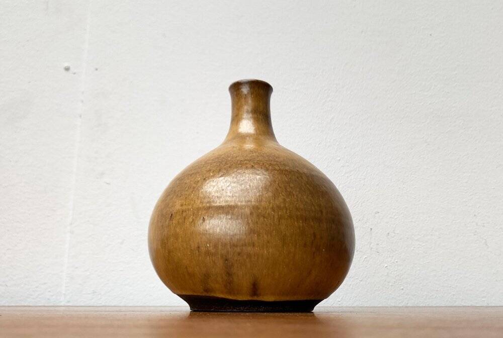 Mid-century German studio pottery vase by Janne Reckert-Cordua, Sylt Keramik, 1960s.