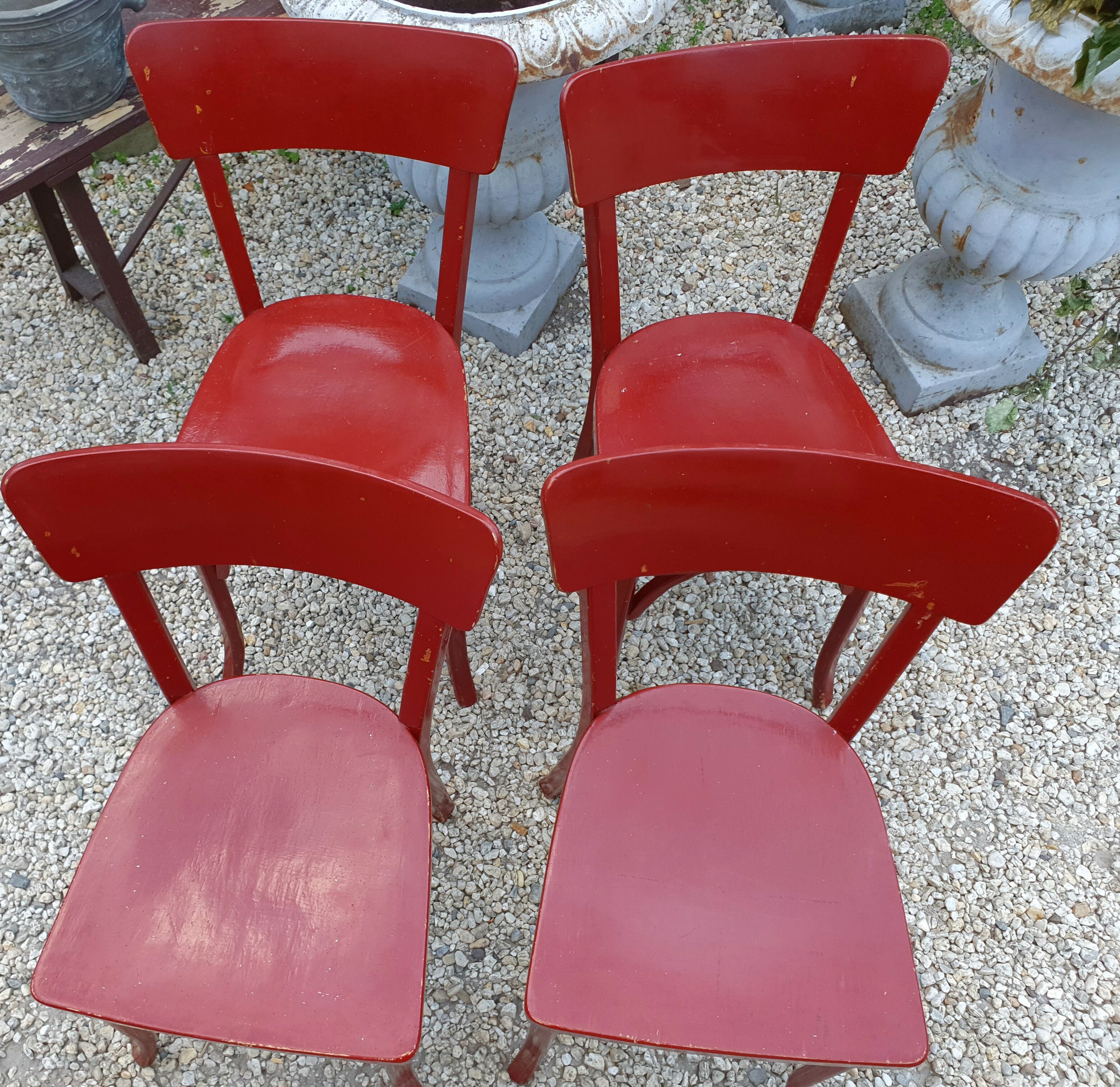 4 red chairs bistro Baumann