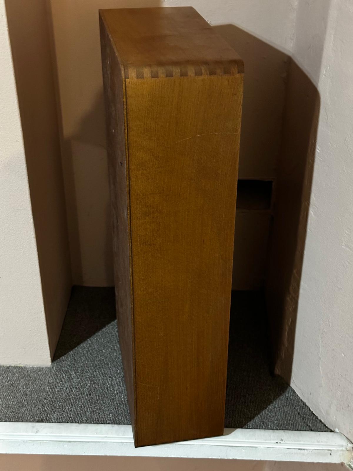 Meuble de rangement 8 cases Mid-Century – assembla