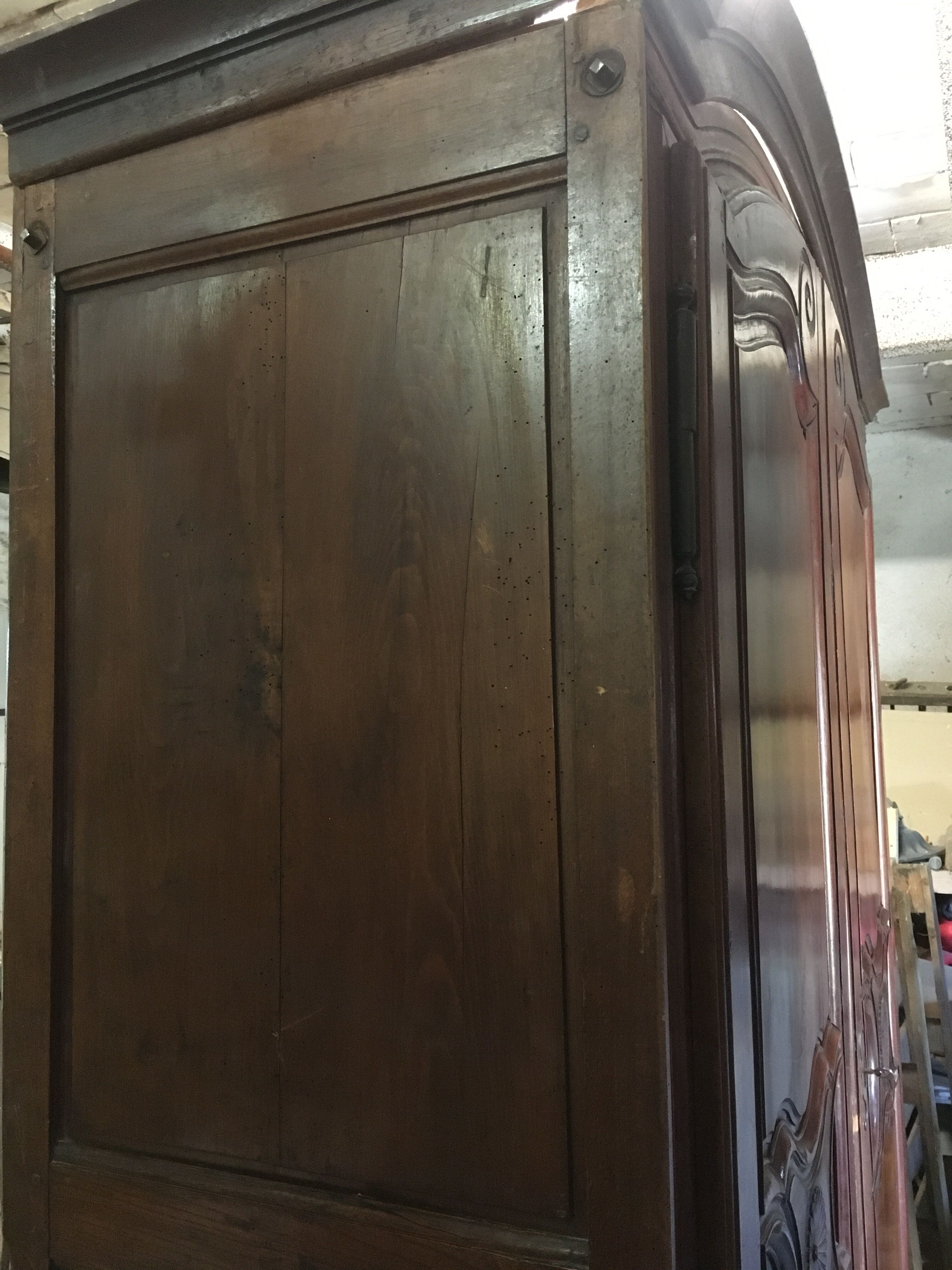 Armoire Louis XV en noyer