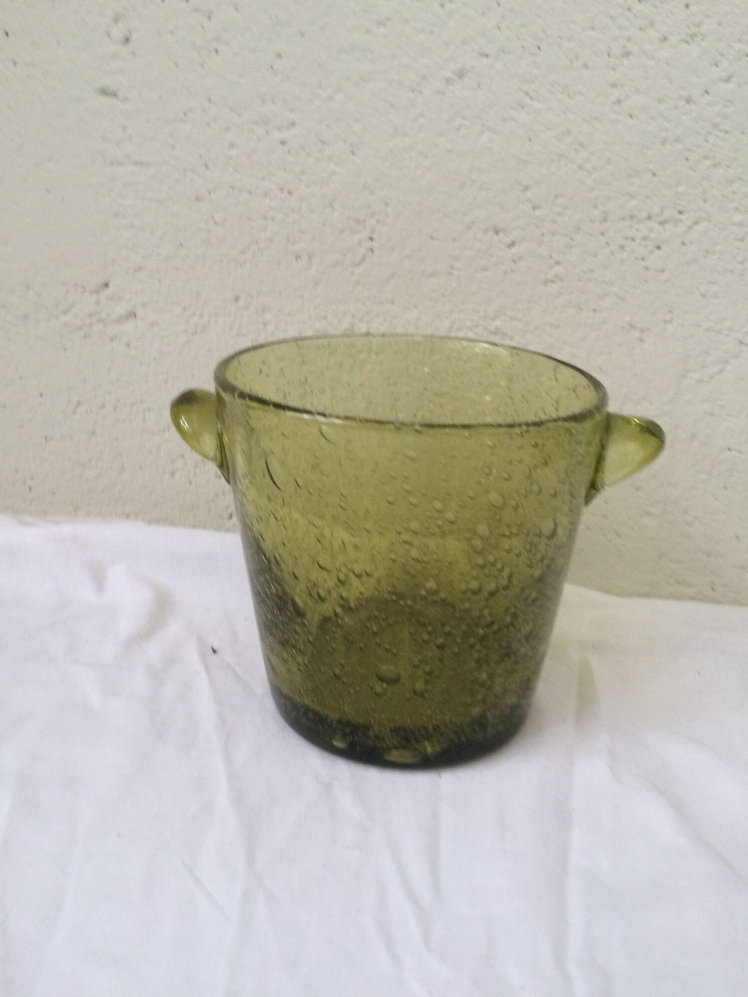 The 1970s vintage blown glass ice bucket