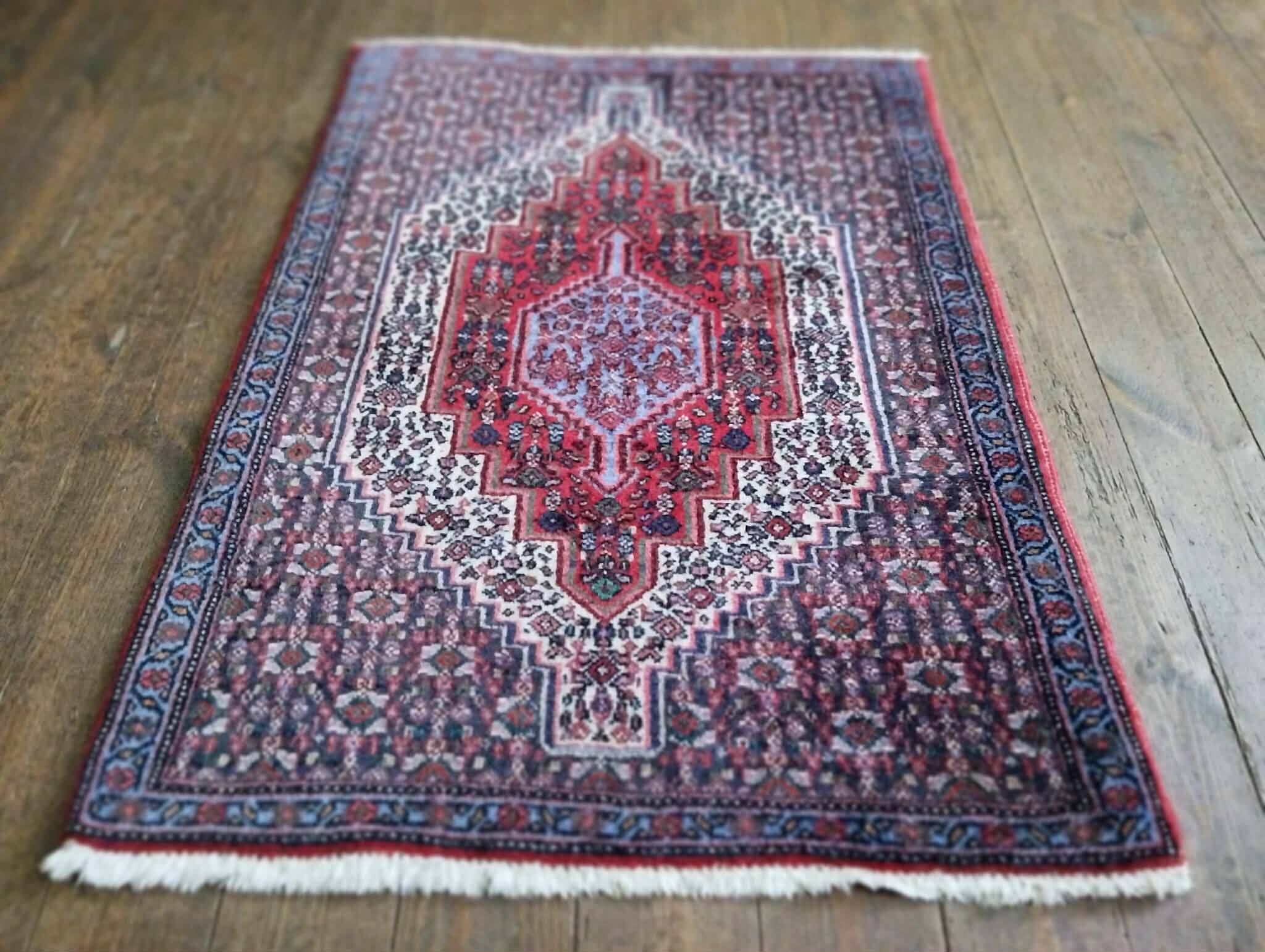 Handmade Persian Senneh rug 101x73cm