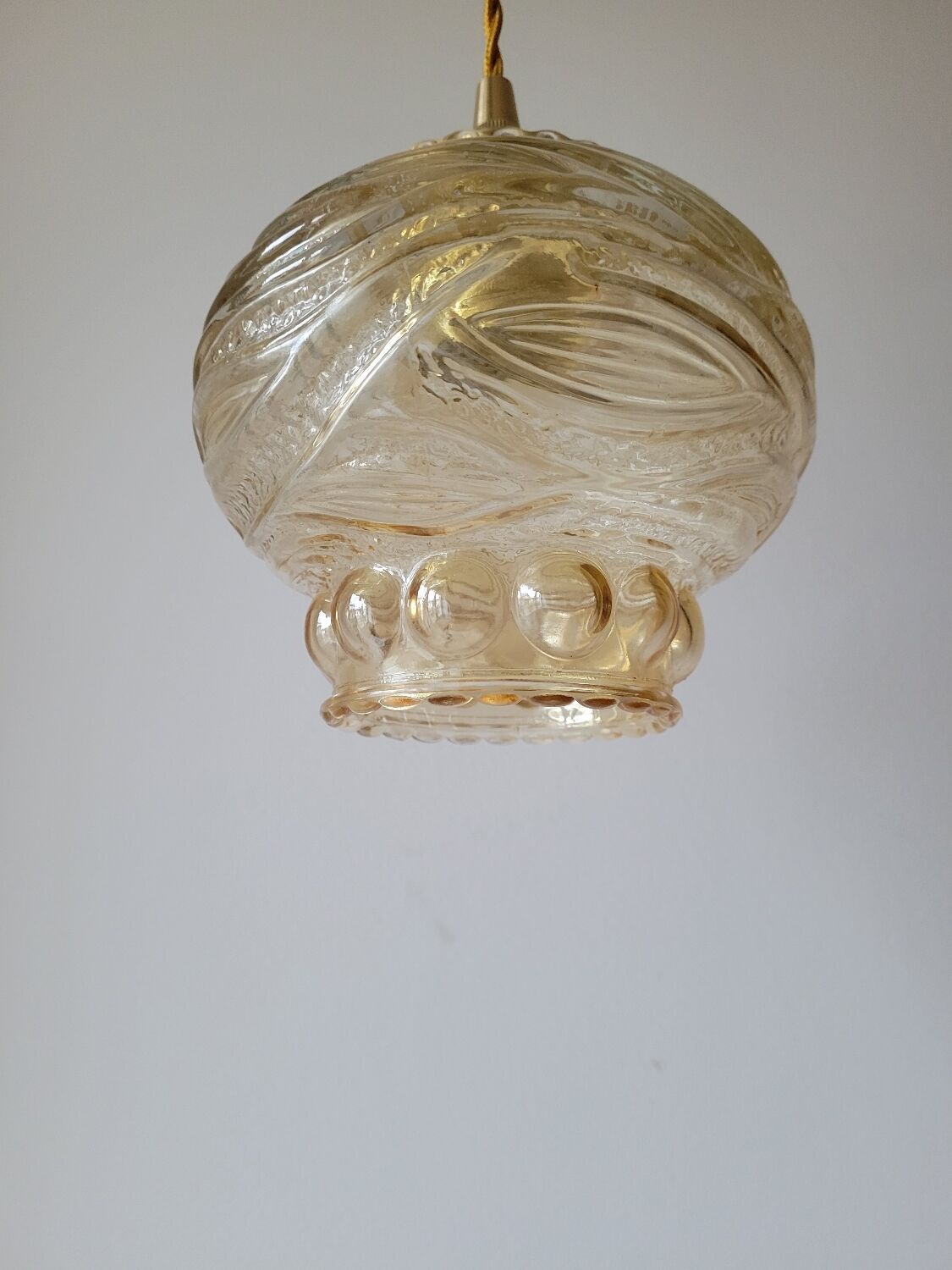 Suspension en verre moulé