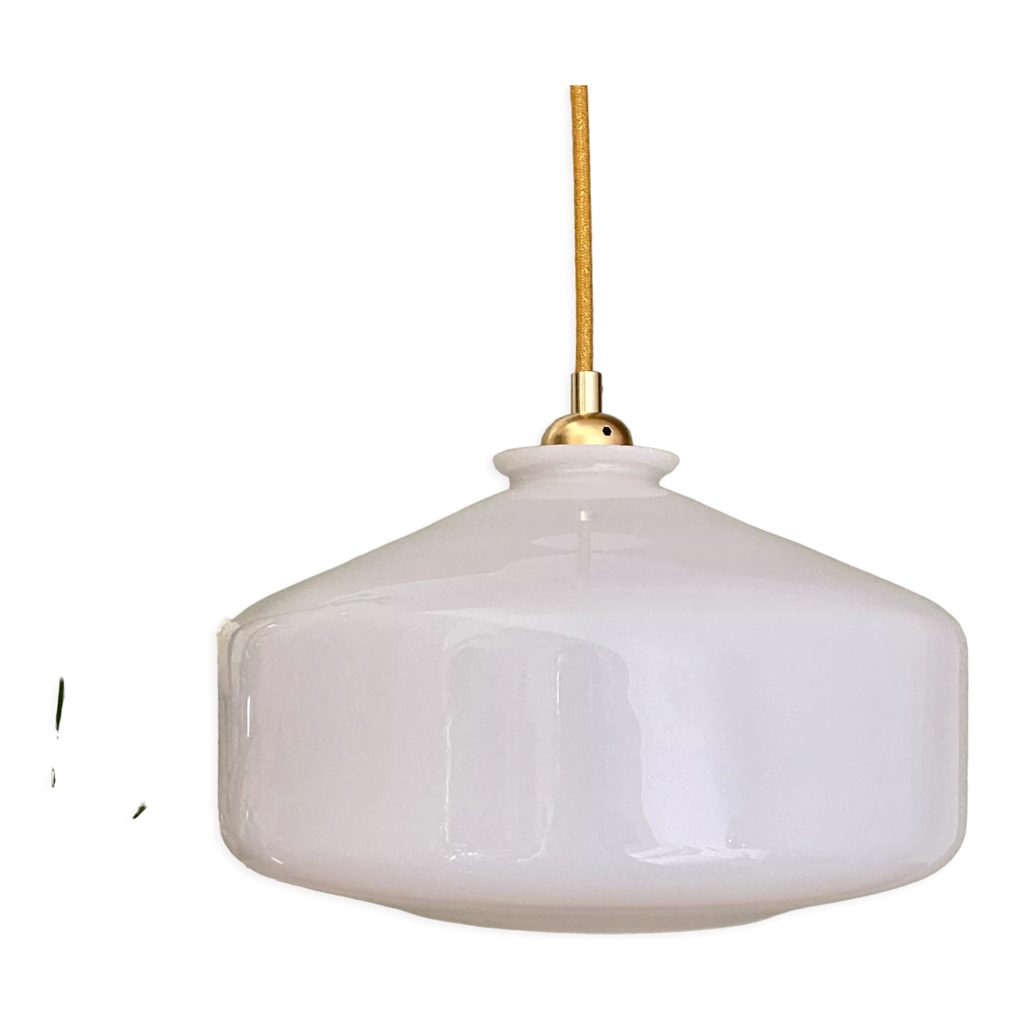 Vintage shade pendant lamp in white opaline