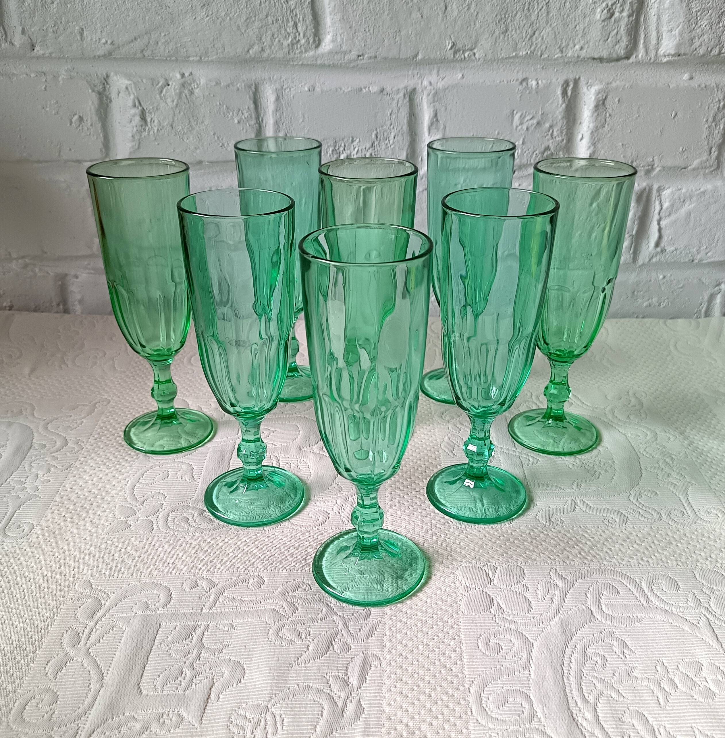 8 vintage emerald green glass champagne flutes