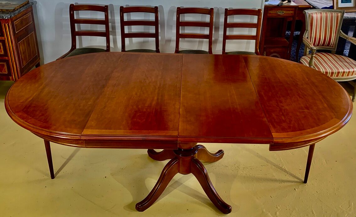 Round or oval table with four chairs in solid cherry, with extensions