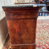Renaissance period chest of drawers in flamed mahogany veneer