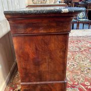 Renaissance period chest of drawers in flamed mahogany veneer