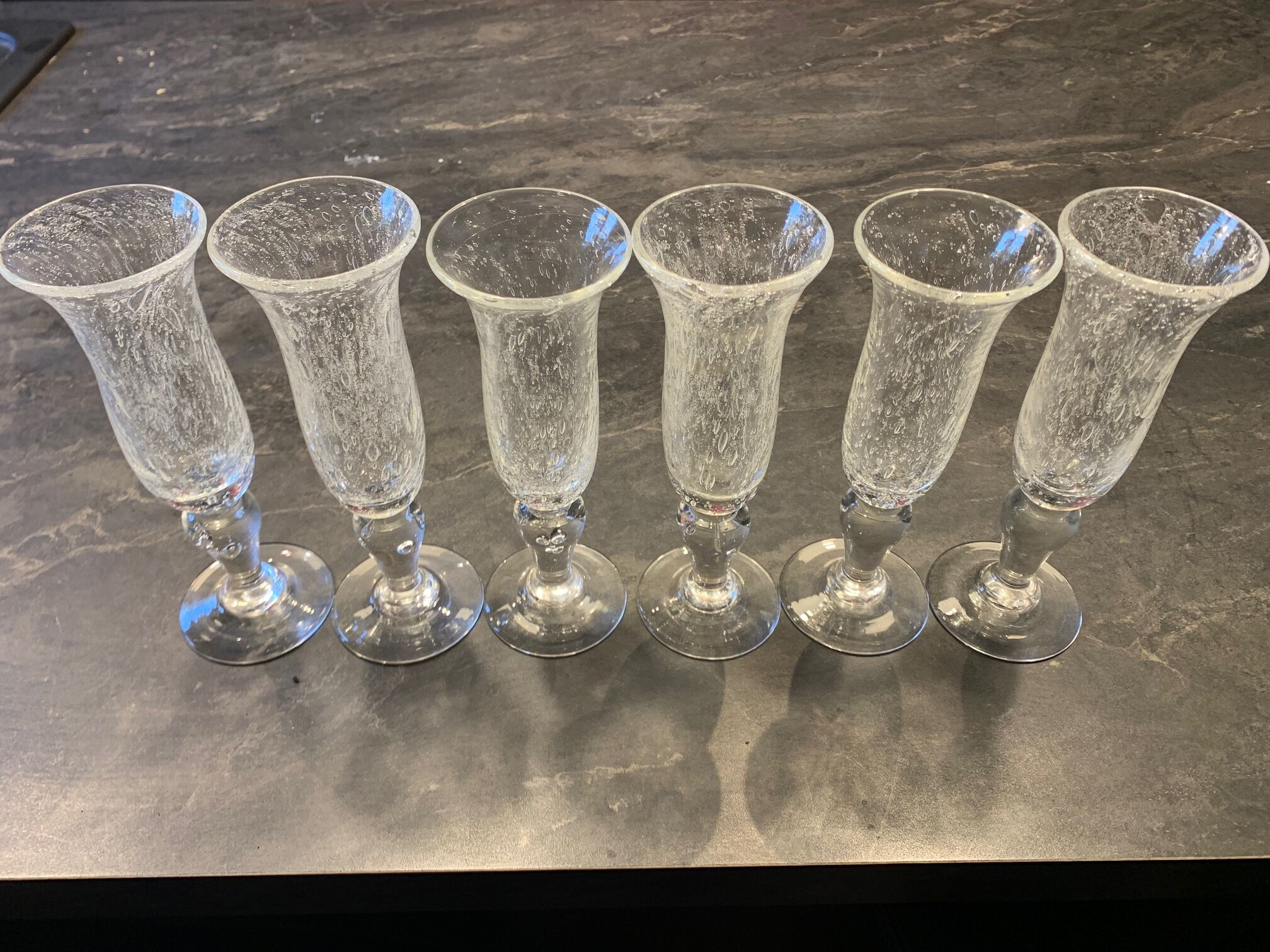 Lot de 6 flûtes en verre bullé
