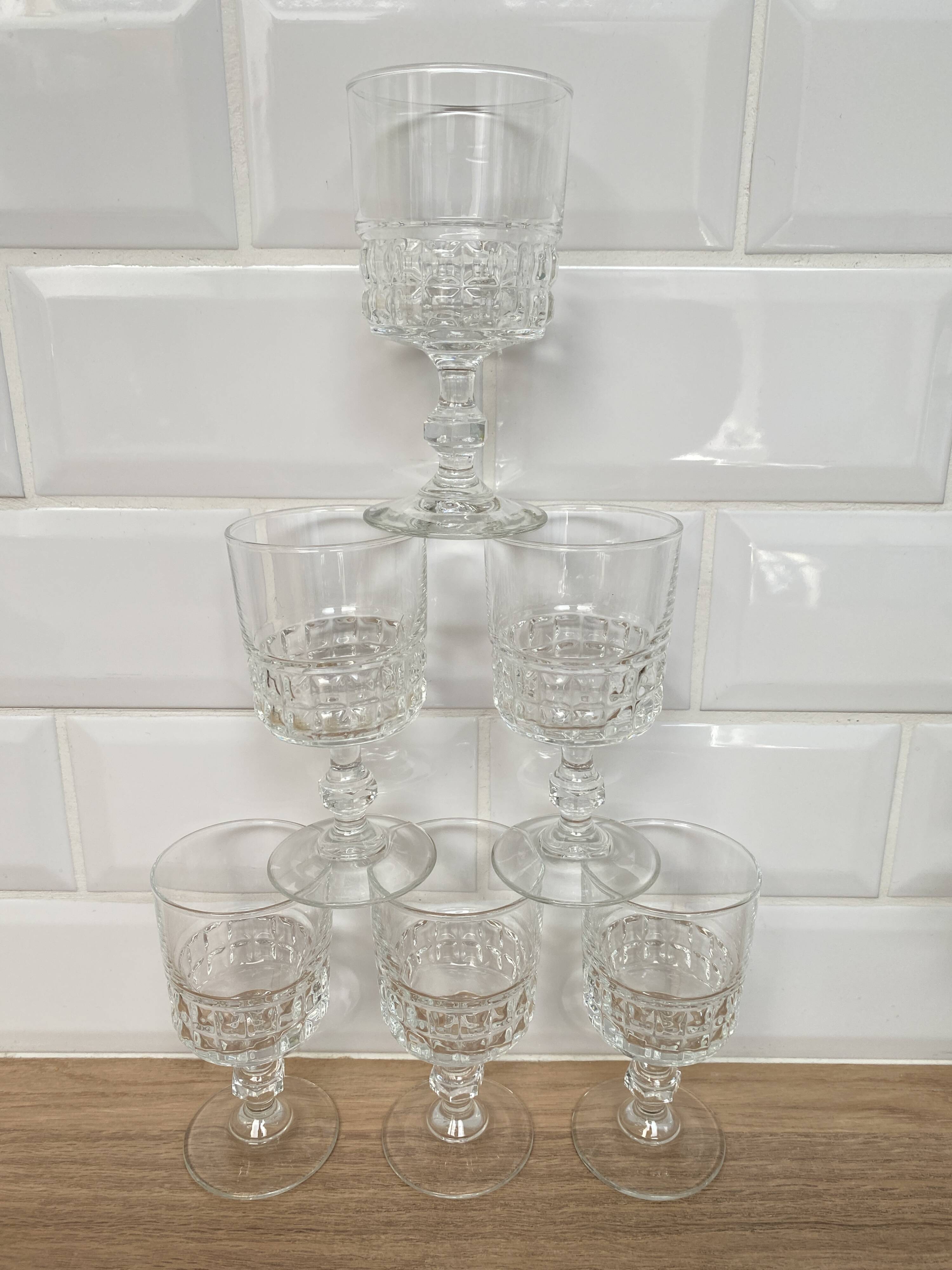 Set of 6 Luminarc Quadrille white wine glasses
