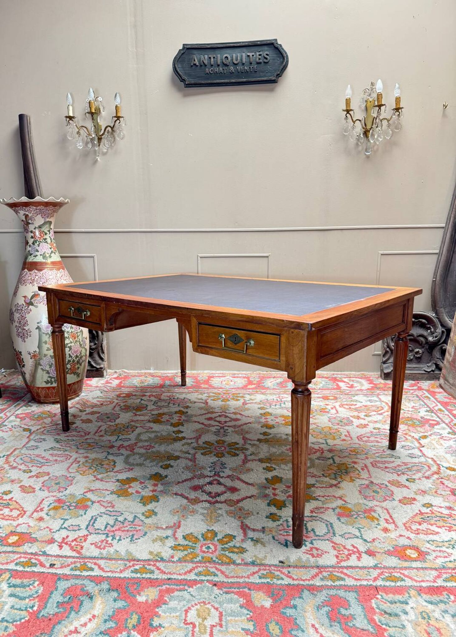 Bureau plat en acajou de style louis xvi xix eme siècle