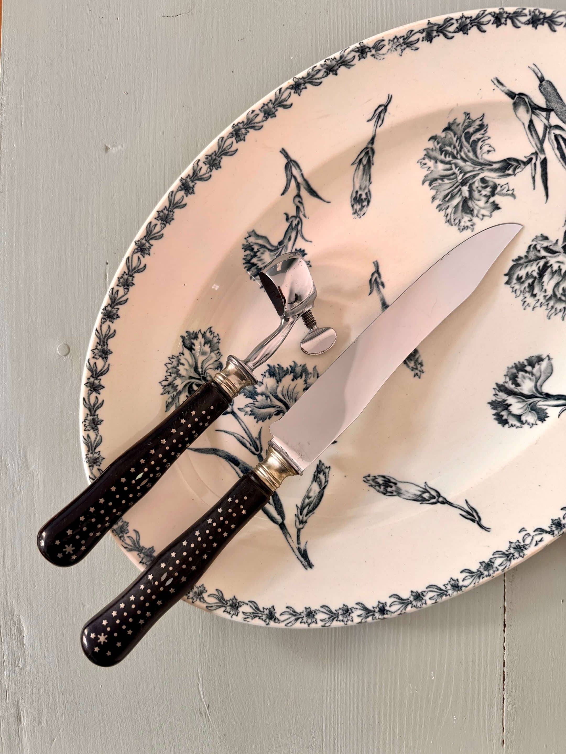 12 table knives and leg of lamb service 1900