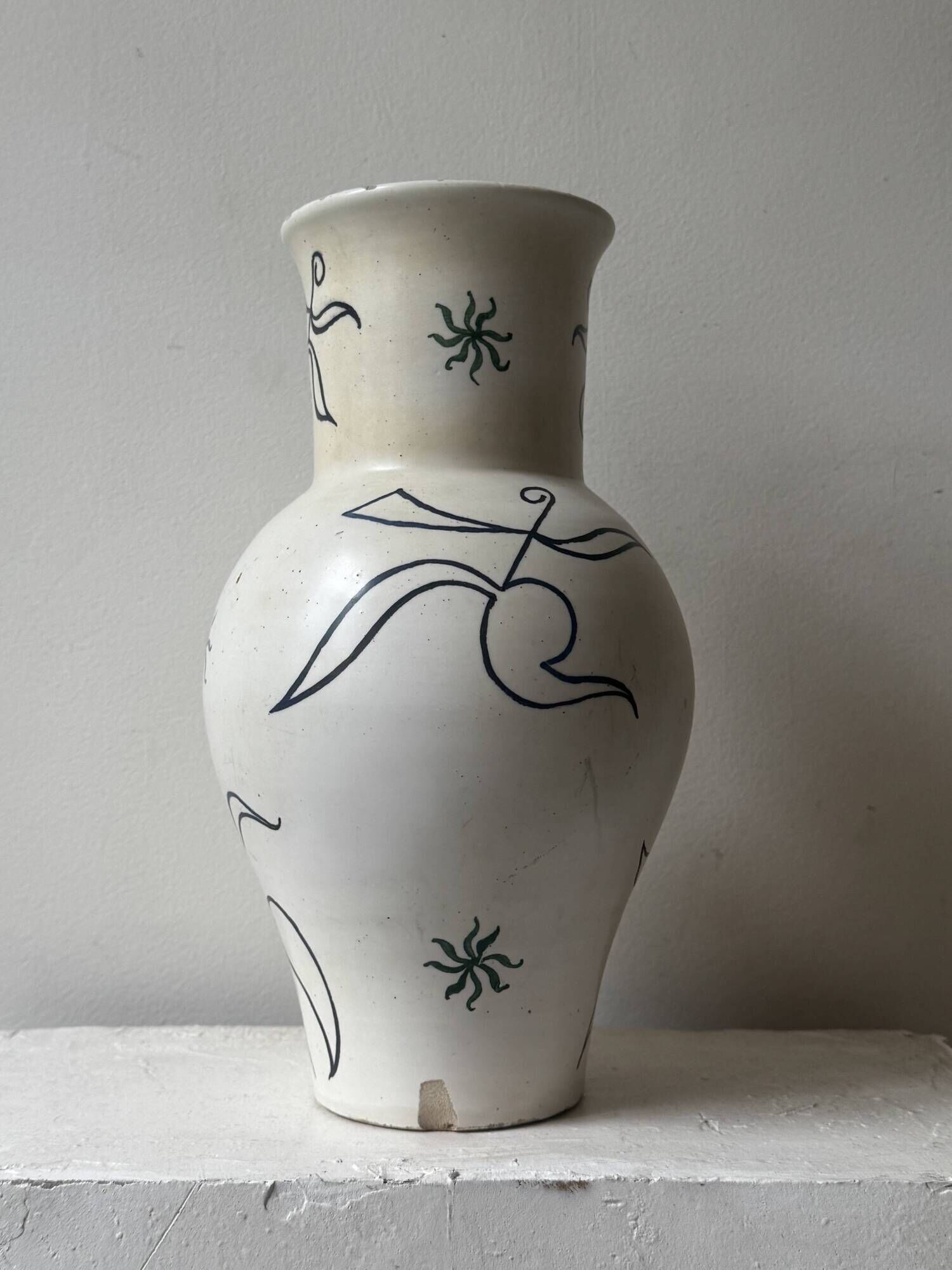 Large white vase decorated with stylised women Cérart Monaco, dlg Matisse 1950