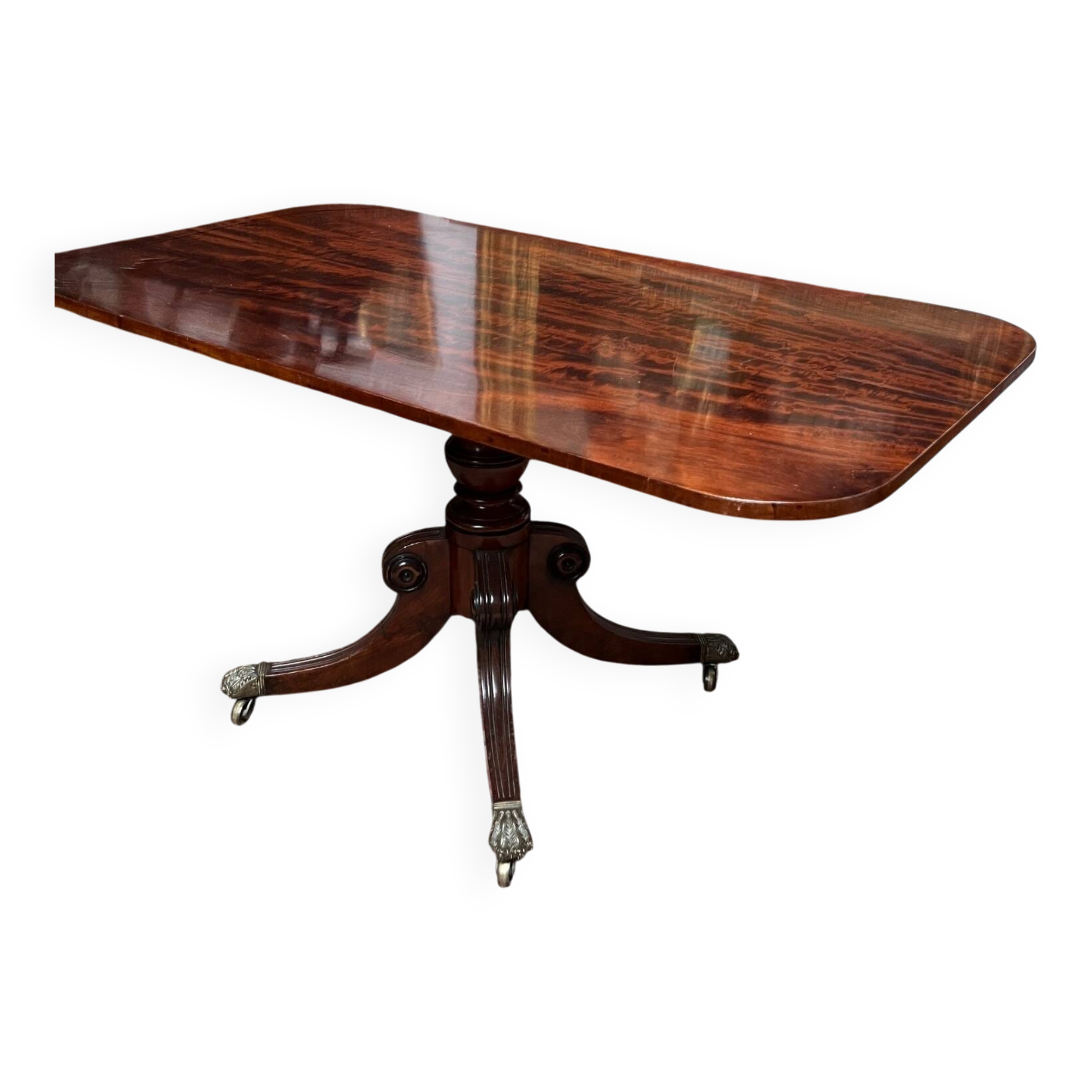 Victorian extendable dining table. Rosewood, bronze decoration. England. Early 19th century.