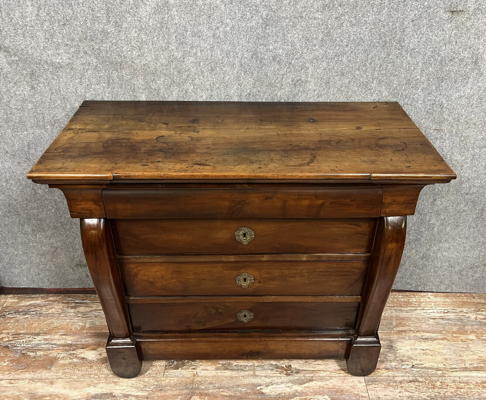 Empire period lady's chest of drawers / Mahogany restoration circa 1810