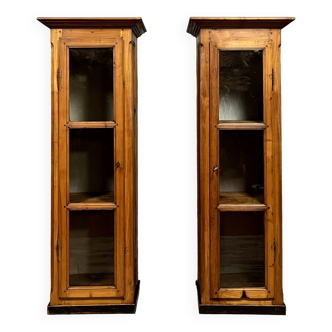 Paire de colonnes vitrines de boiserie époque Directoire en merisier vers 1800