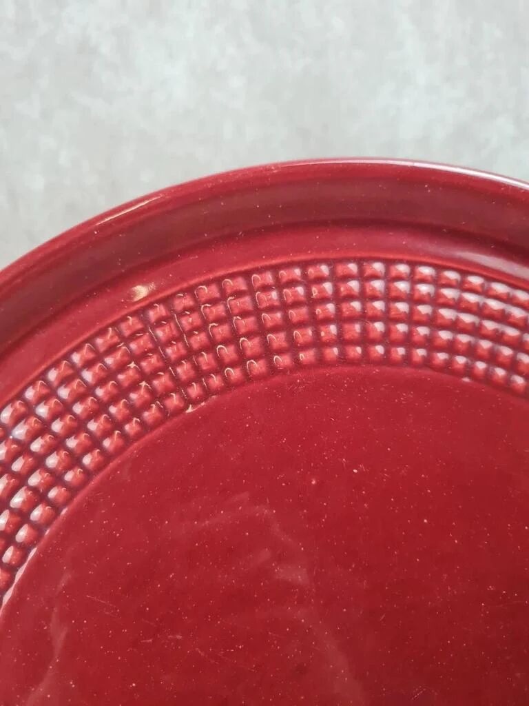 Large antique red cake plate – checkered pattern – attributed to Saint-Clément 🍒