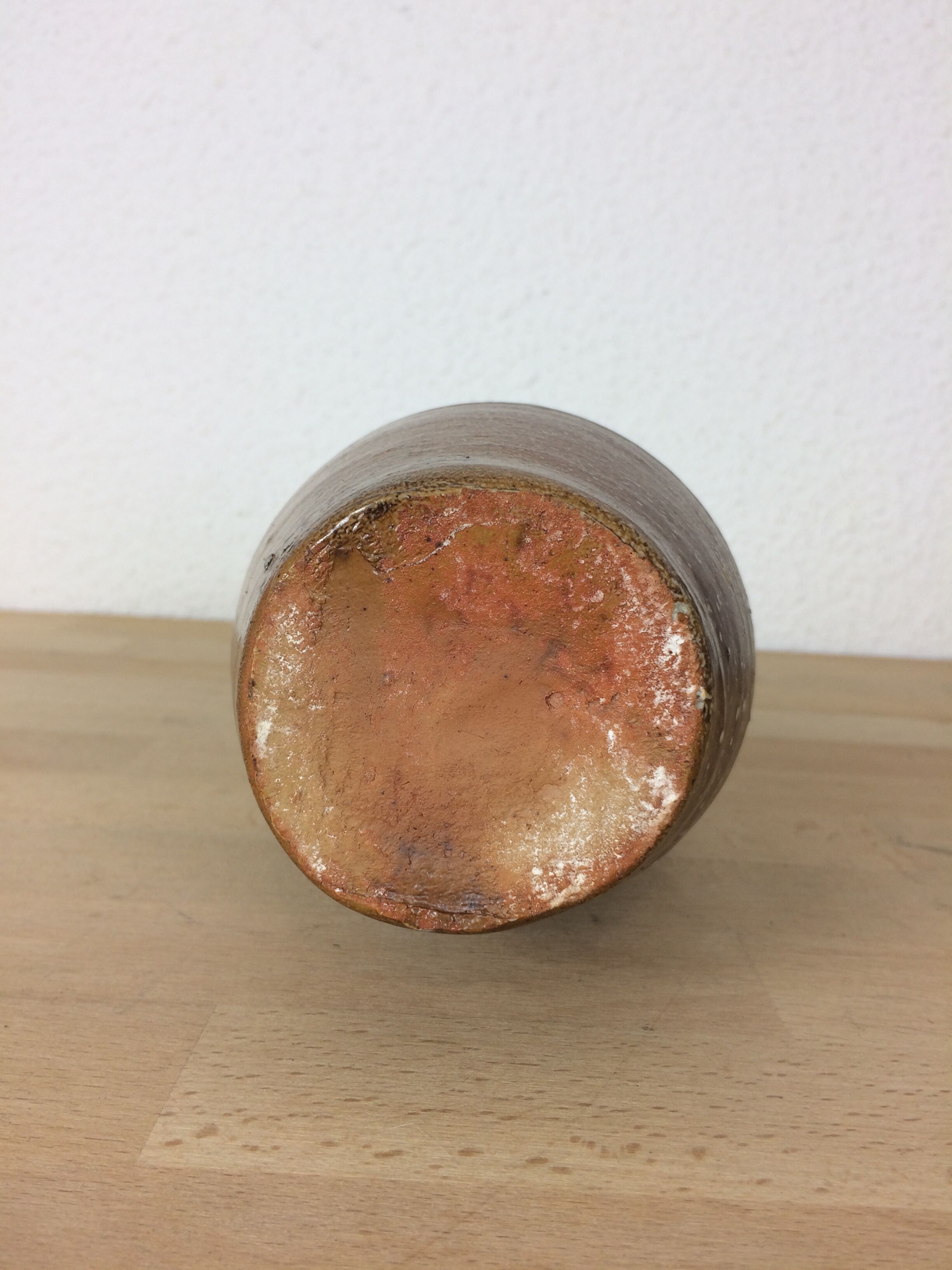 Bottle-shaped sandstone soliflore vase