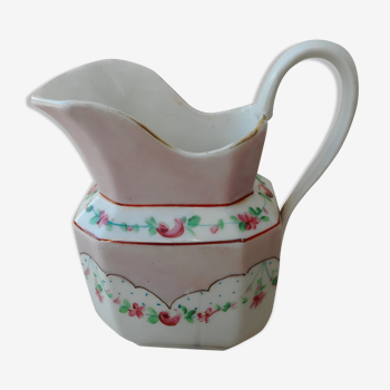 Pichet ancien en porcelaine